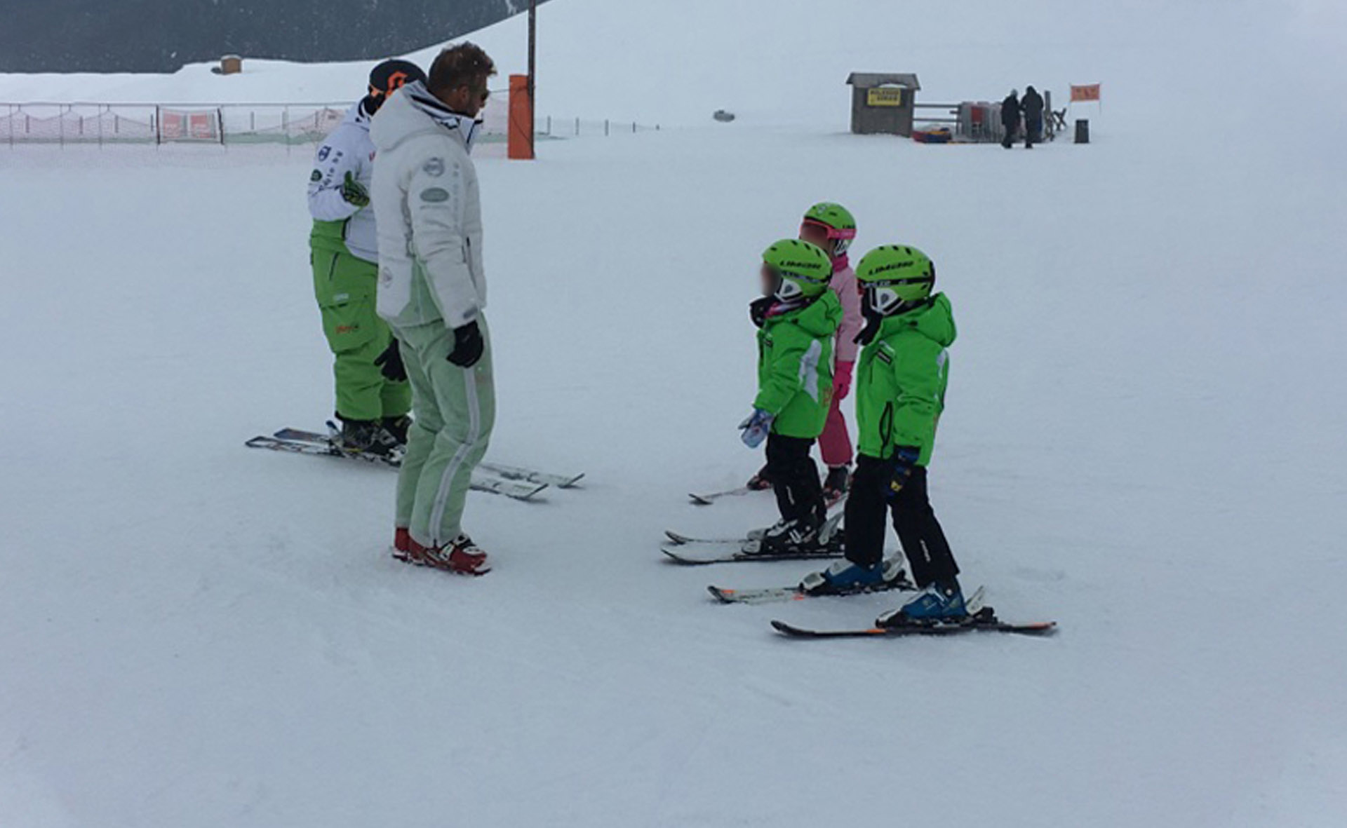 Corso di sci di gruppo per bambini